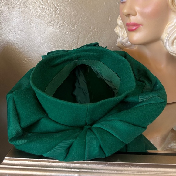 SPLENDID 1960s' DESIGNER EMERALD GREEN TAM & GROSGRAIN HAT - Picture 11 of 14